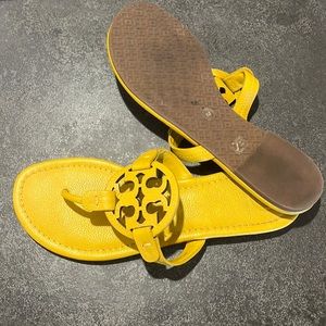 Tory Burch yellow pebble grain leather sandal size 8M. Rarely worn.